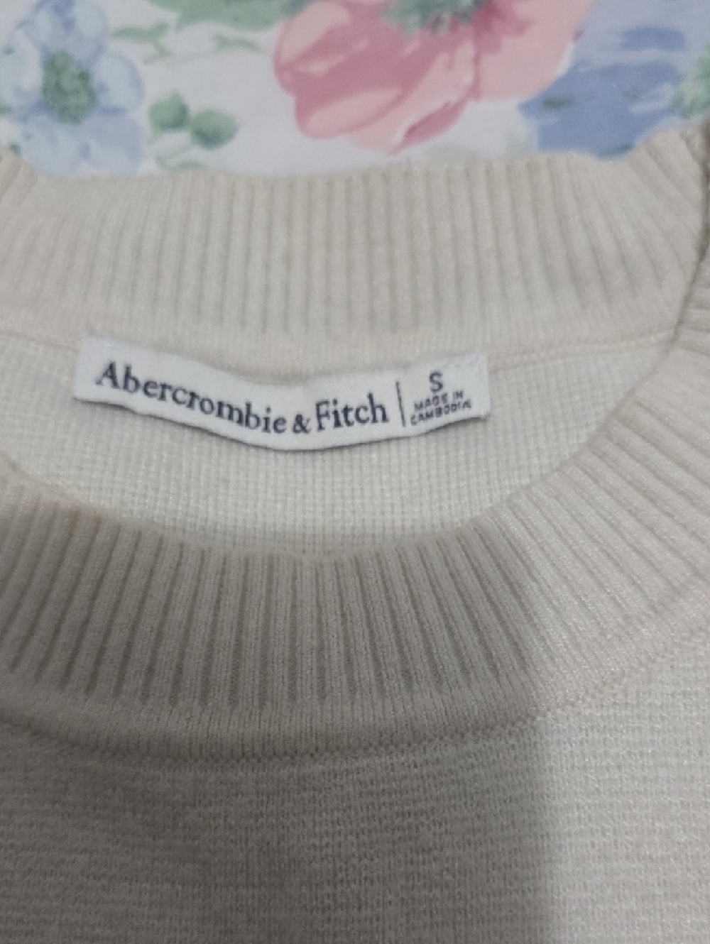 Abercrombie & Fitch Cream Ribbed Crewneck Sweater - Picture 2 of 4